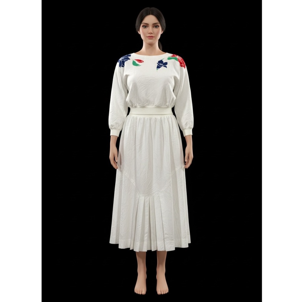 White Vintage 70s Two Piece Skirt Long Sleeve Top Set Blue Red Flowers Labor Day